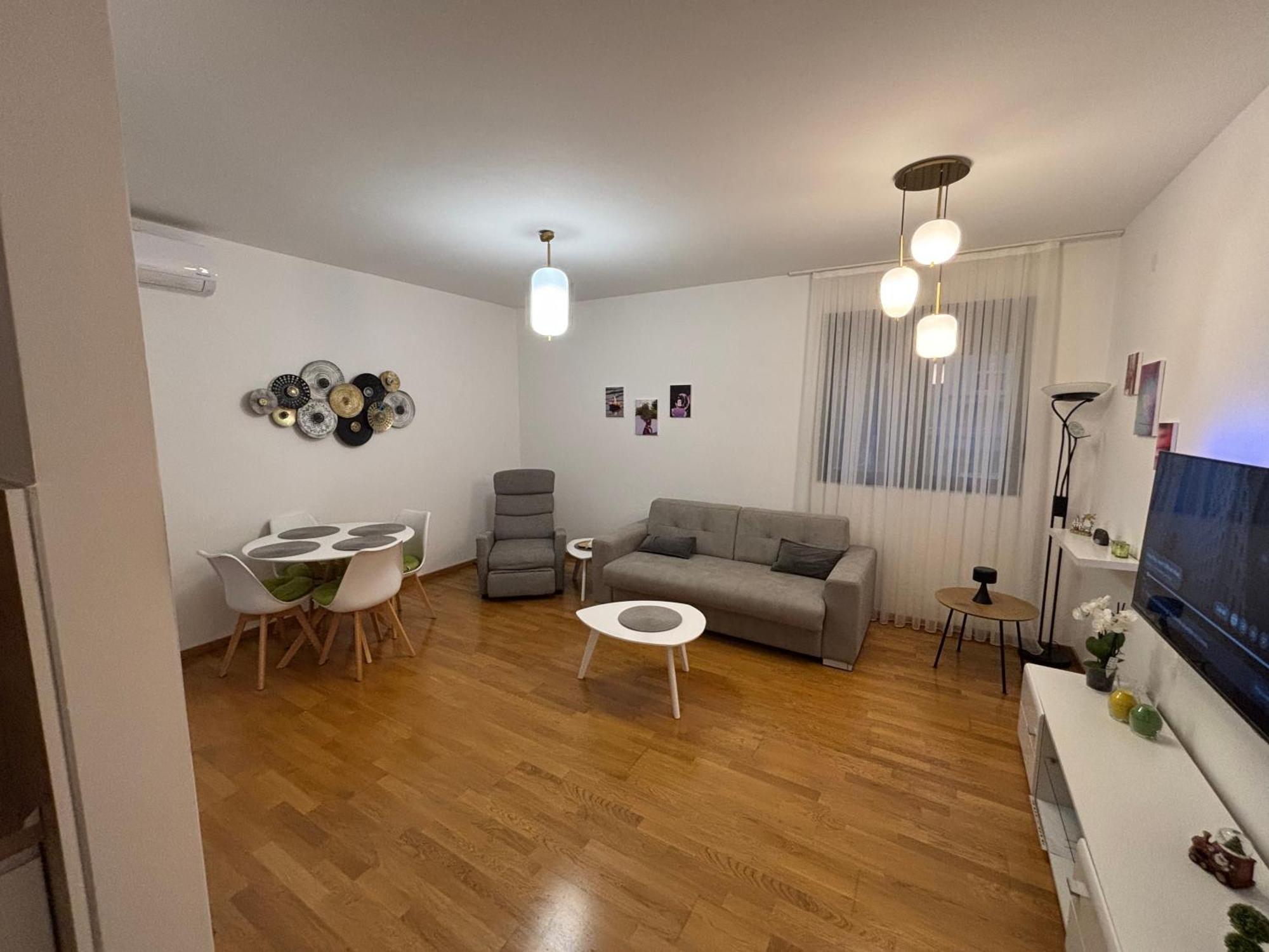 Apartman Modern Seaside With Balcony Tale
